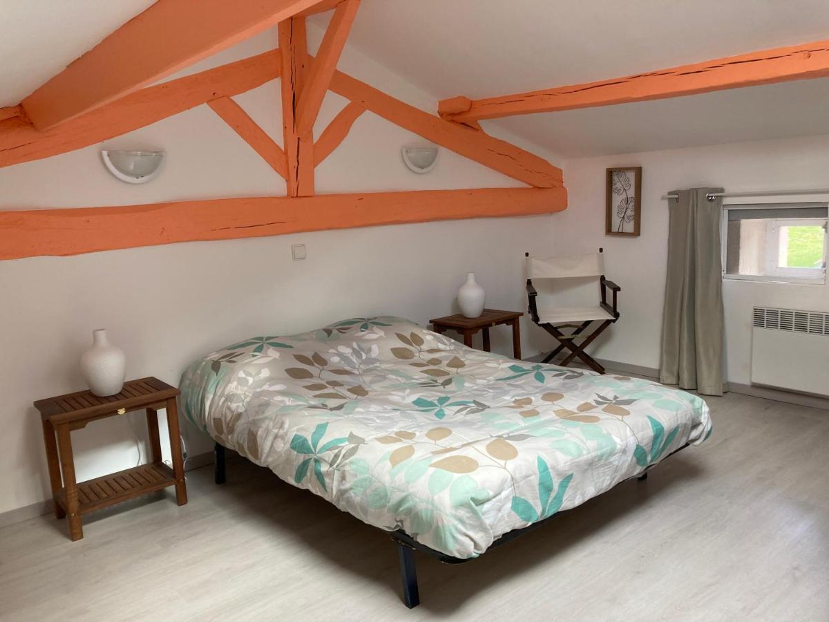 Hébergement de vacances Charmante Maison Dans La Vallée De La Charente Vouleme